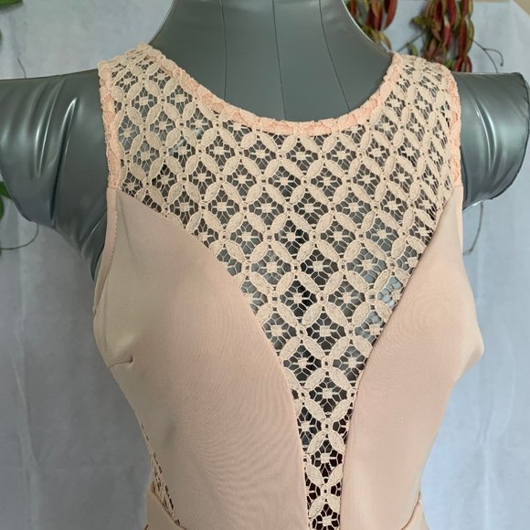 🔴 Dusty Pink Mini Embroidered Neckline Dress - Picture 3 of 9